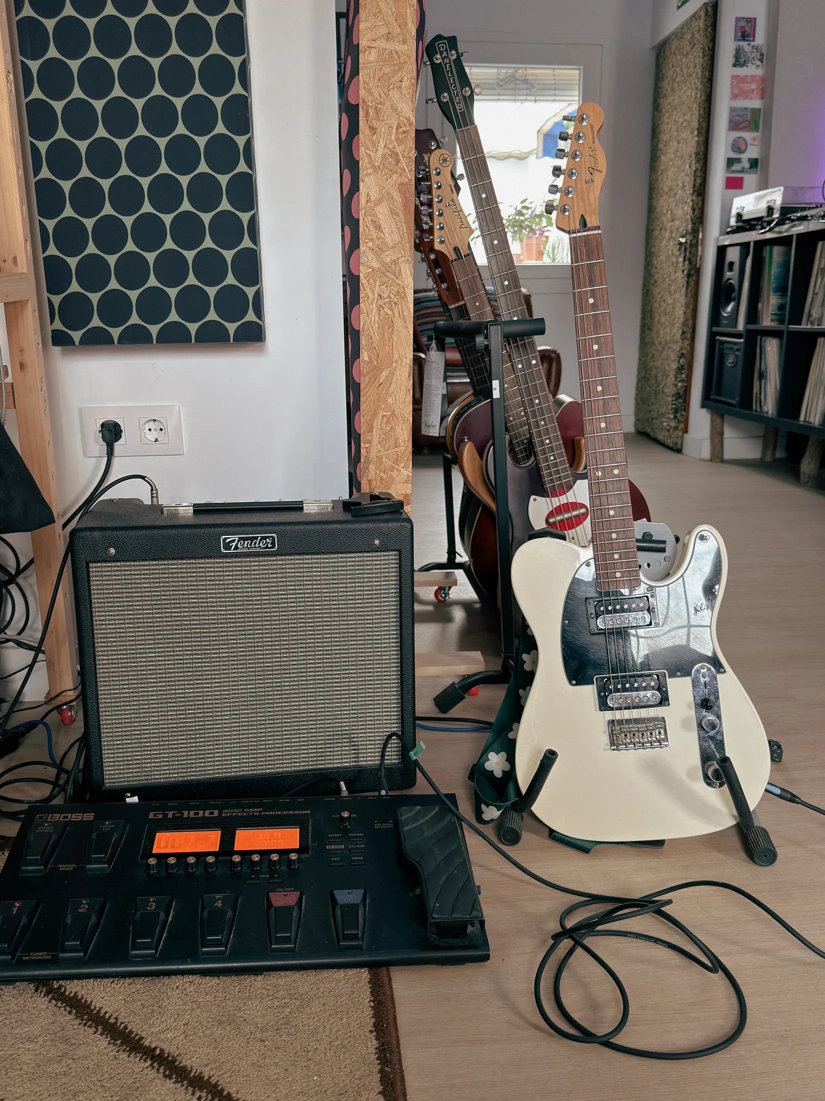 Gitarras y amplificador en Hueco Studio